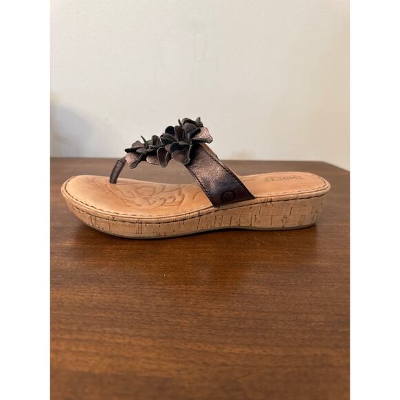 Born Women's Kimona Brown Metallic Floral Leather Thong Sandals Size 7 - Picture 3 of 5